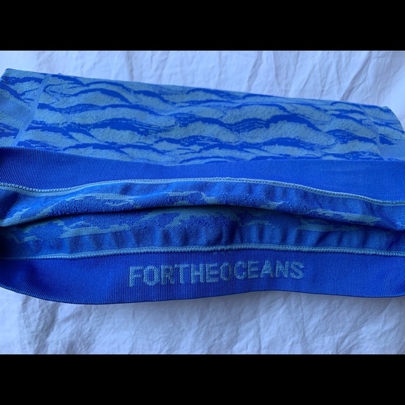 Adidas women’s workout top For the Oceans. Size M - Picture 5 of 7
